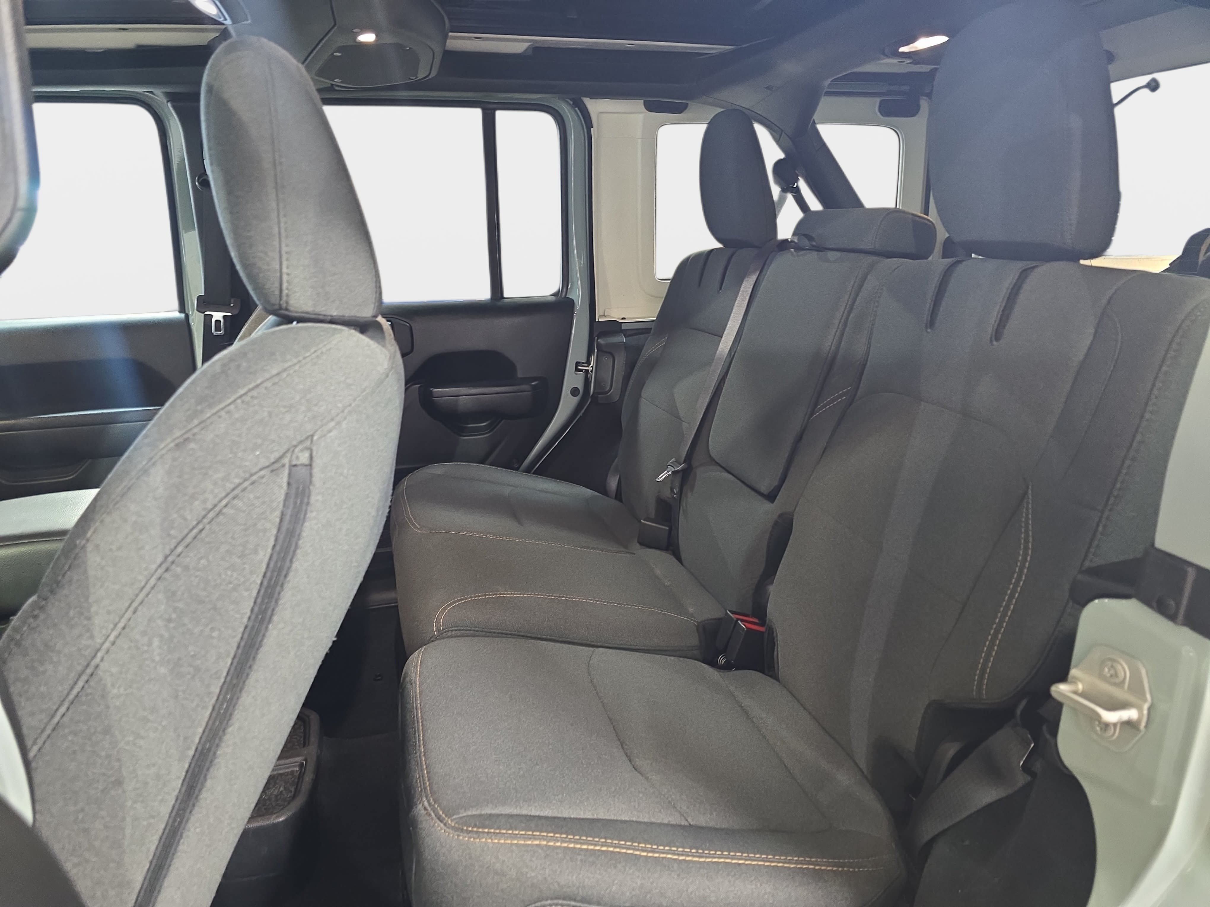 Used 2024 Jeep Wrangler Unlimited AWD/4WD image 11