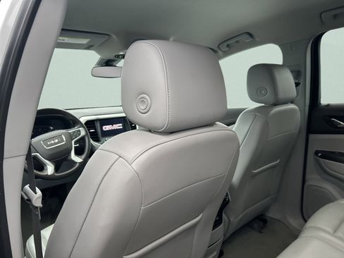 Used 2023 GMC Acadia SLT image 26