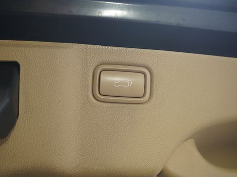 Used 2016 Kia Sedona SX FWD image 11