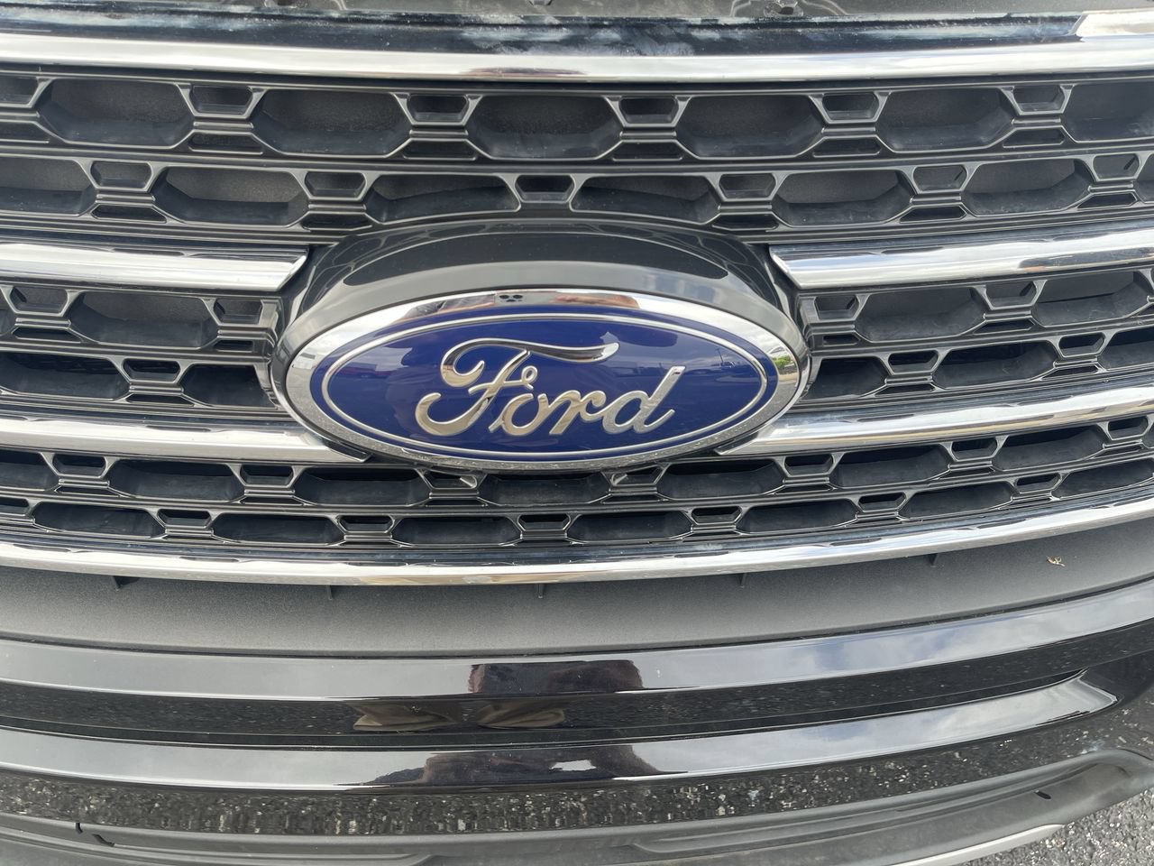 Used 2024 Ford Explorer XLT w/ Equipment Group 202A AWD/4WD image 29