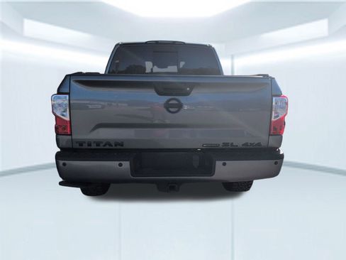 Used 2018 Nissan Titan SL w/ Midnight Edition image 6