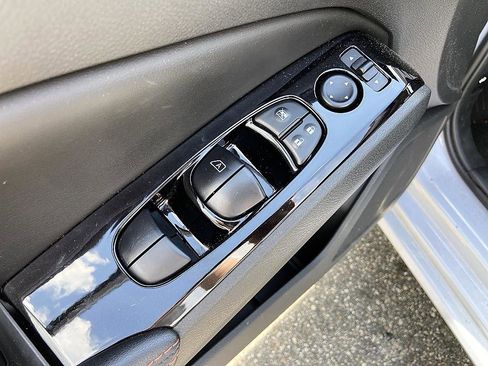 Certified 2024 Nissan Altima 2.5 SR FWD image 10