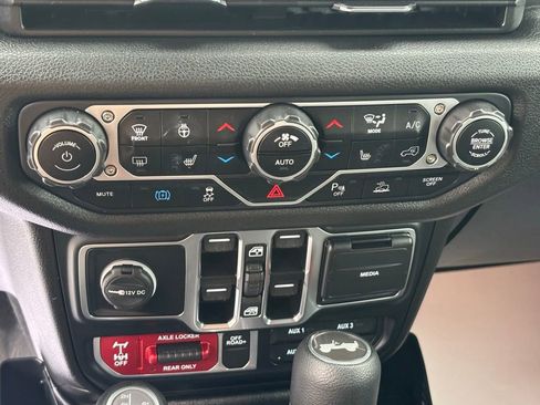 Used 2024 Jeep Wrangler Unlimited AWD/4WD image 20