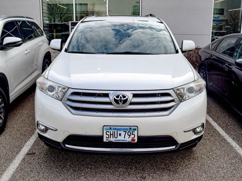 Used 2011 Toyota Highlander Limited w/ Tow Pkg image 3