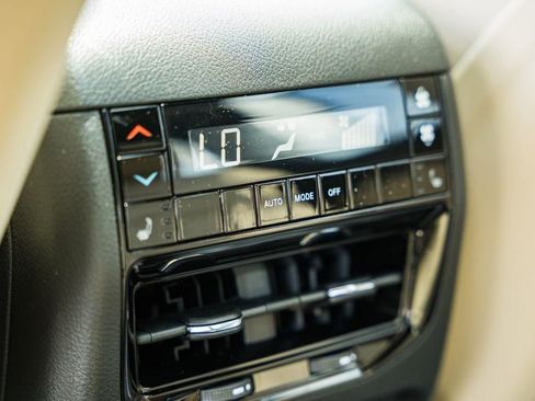 New 2025 Jeep Grand Cherokee L Limited w/ Luxury Tech Group II image 36