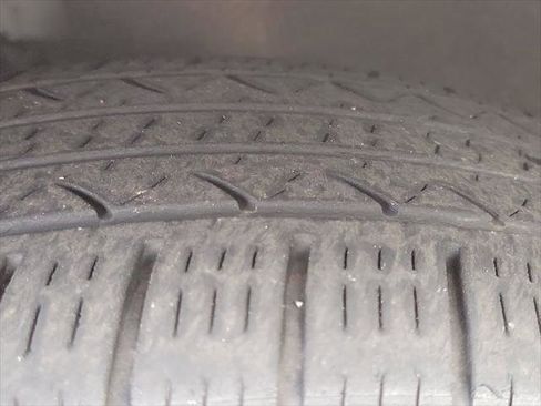 Certified 2024 Chrysler Pacifica Touring-L image 24