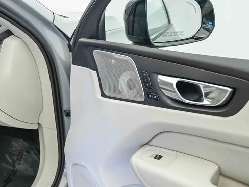 Certified 2025 Volvo XC60 B5 Ultra w/ Protection Package Premier image 18