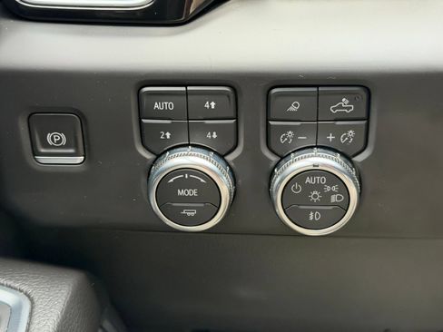 Used 2022 GMC Sierra 1500 Denali AWD/4WD image 12