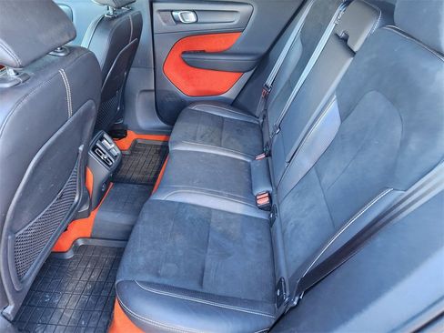 Used 2020 Volvo XC40 T5 R-Design w/ Protection Package Premier image 12