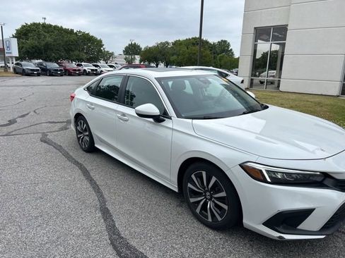 Used 2023 Honda Civic EX image 2