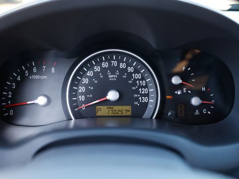 Used 2006 Kia Sedona LX image 28