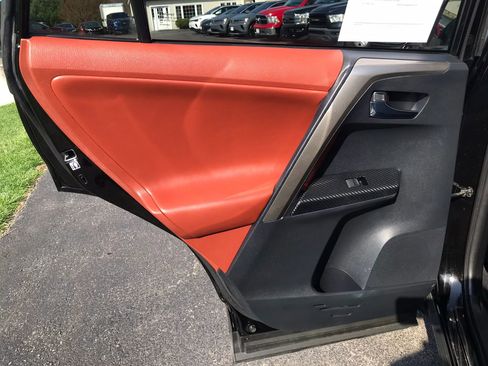 Used 2013 Toyota RAV4 Limited image 32