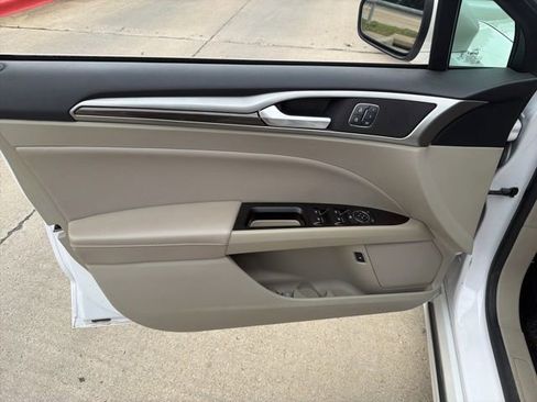 Used 2019 Ford Fusion SEL image 13