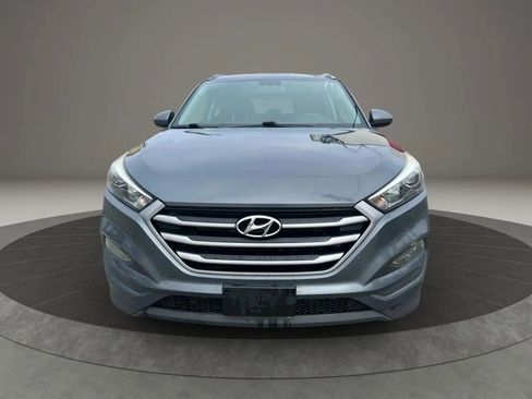 Used 2017 Hyundai Tucson SE image 2