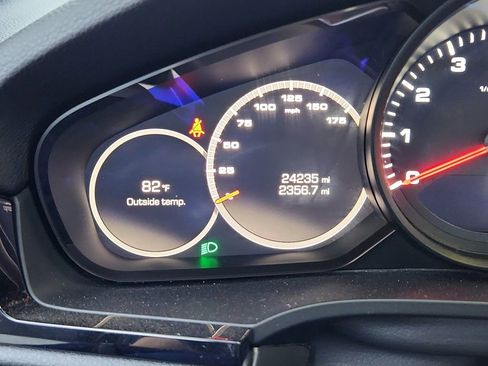 Used 2021 Porsche Cayenne w/ Driver Memory Package image 67