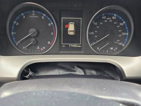 Used 2018 Toyota RAV4 LE FWD image 17