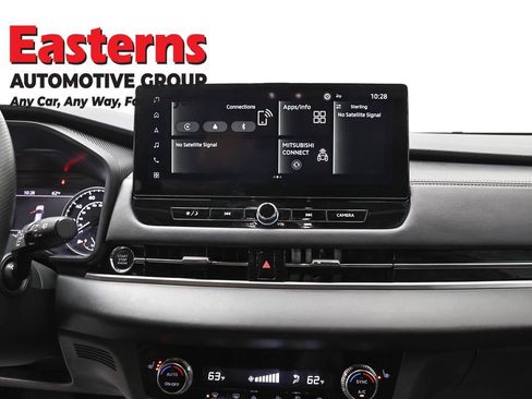 Used 2025 Mitsubishi Outlander SE FWD image 12