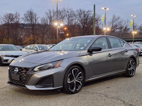 Used 2023 Nissan Altima 2.5 SR FWD image 3