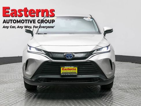 Used 2024 Toyota Venza LE image 2