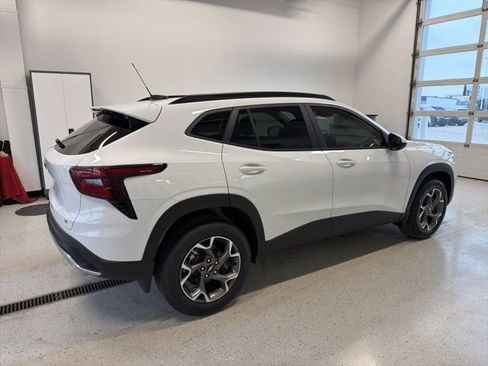 New 2026 Chevrolet Trax LT w/ Driver Confidence Package image 9