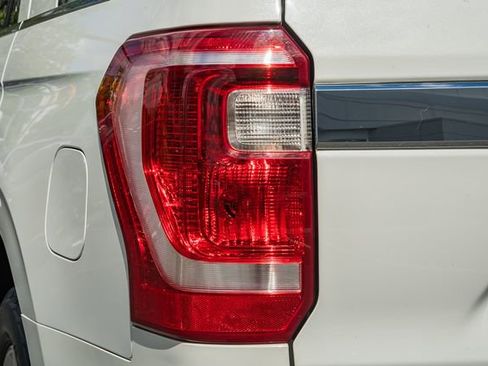 Used 2020 Ford Expedition XLT w/ Equipment Group 202A AWD/4WD image 7