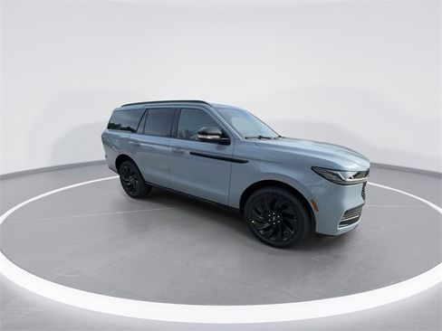 New 2025 Lincoln Navigator Reserve w/ Jet Appearance Package image 2