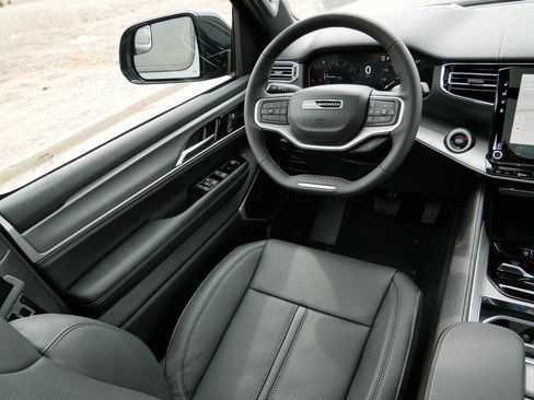 New 2026 Jeep Grand Wagoneer Limited AWD/4WD image 7