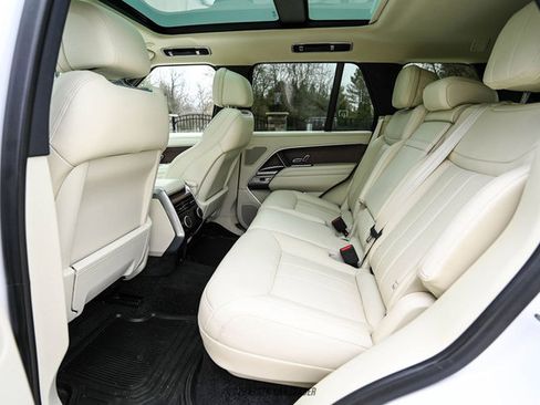 Used 2025 Land Rover Range Rover SE image 41