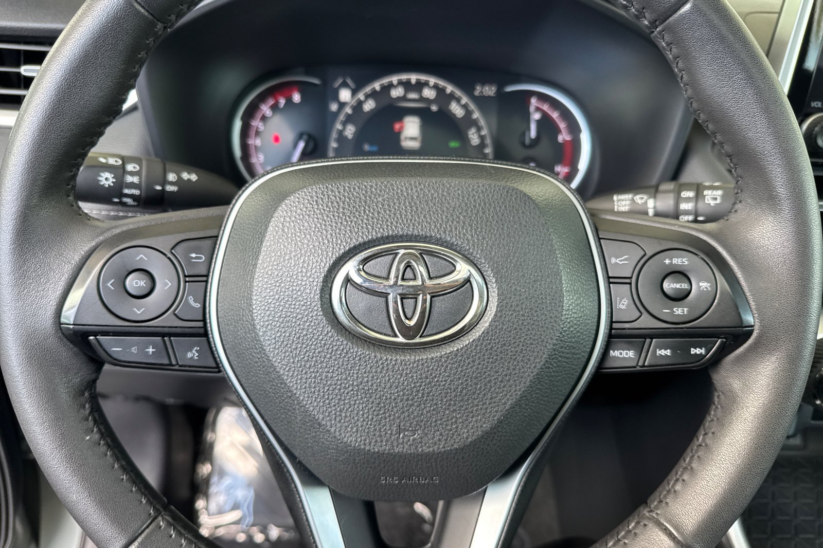 Certified 2023 Toyota RAV4 XLE Premium FWD image 30