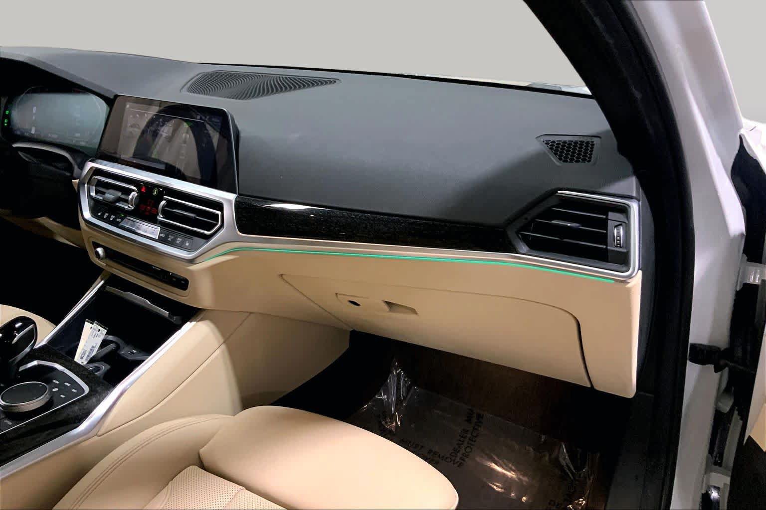 Used 2022 BMW 330i xDrive Sedan w/ Premium Package AWD/4WD image 19