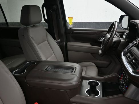 Used 2022 Chevrolet Suburban Z71 w/ Luxury Package image 14