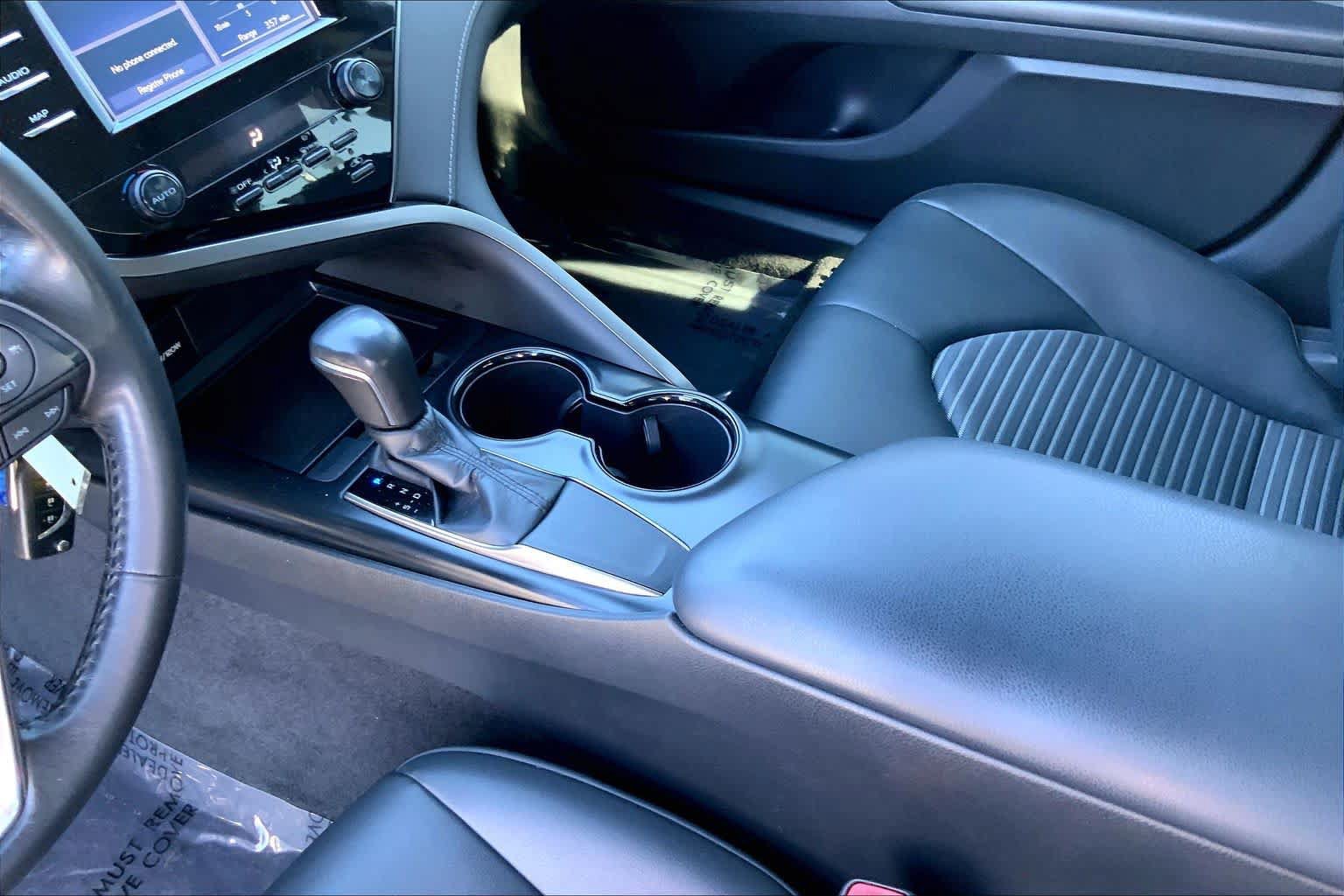 Used 2019 Toyota Camry SE FWD image 16