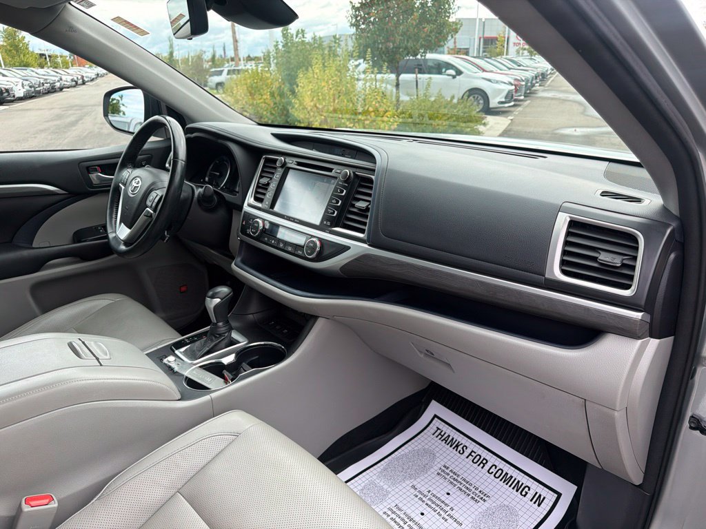 Used 2018 Toyota Highlander Limited Platinum AWD/4WD image 12