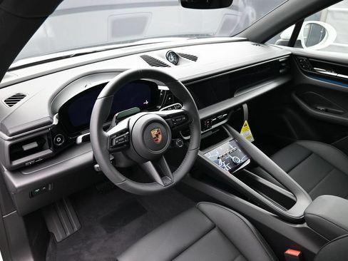 New 2026 Porsche Macan 4 Electric AWD/4WD image 4