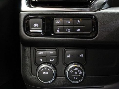 New 2026 GMC Yukon XL Denali w/ Sun & Power Step Package AWD/4WD image 24