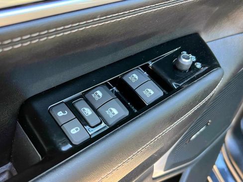 Used 2024 Jeep Wagoneer L Series II w/ Premium Group I image 17