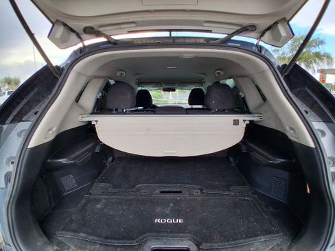 Used 2016 Nissan Rogue S w/ Appearance Package FWD image 18