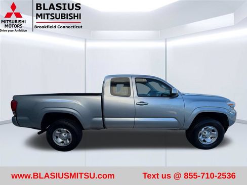 Used 2017 Toyota Tacoma SR w/ SR Convenience Package AWD/4WD image 7