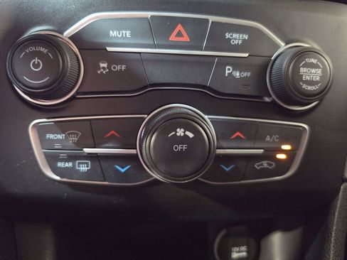 Used 2022 Dodge Charger SXT RWD image 16
