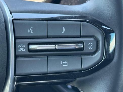 Used 2024 Chevrolet Colorado LT image 17