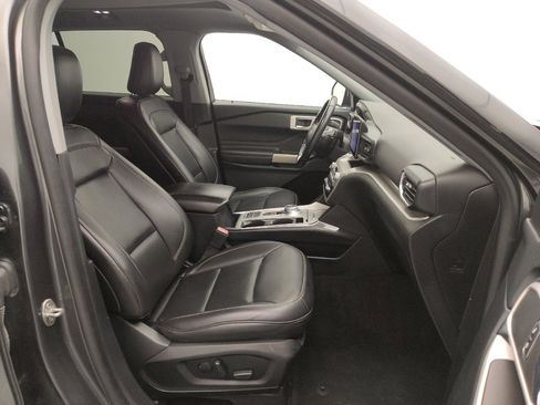 Used 2020 Ford Explorer XLT w/ Equipment Group 202A image 21