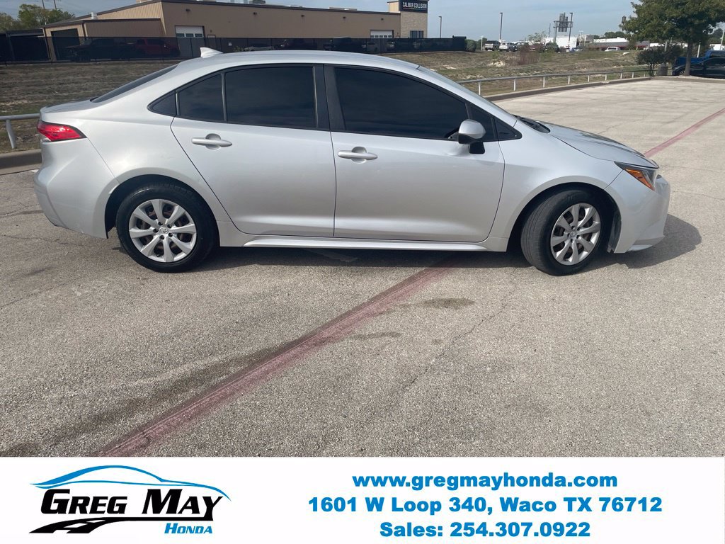 Used 2021 Toyota Corolla LE FWD image 2
