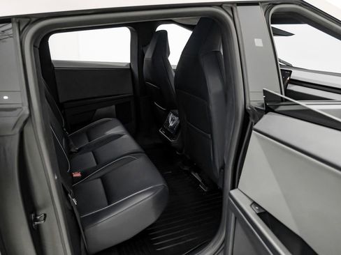 Used 2024 Tesla Cybertruck AWD Crew Cab image 31