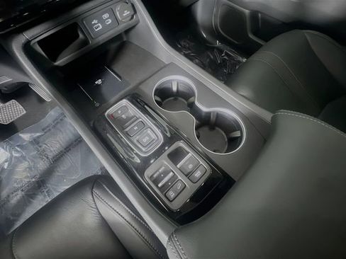 Used 2025 Honda Pilot Touring image 25