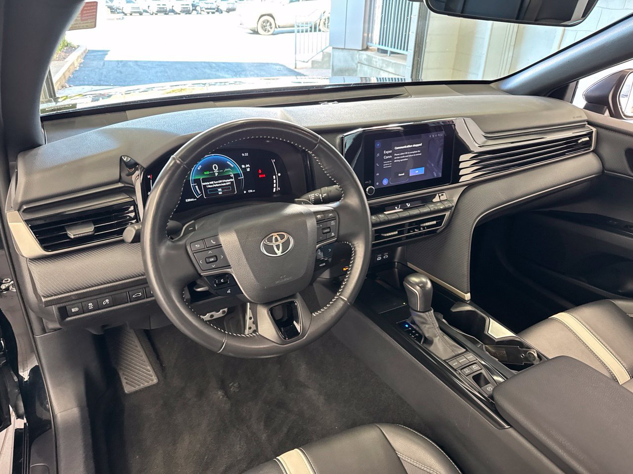Used 2025 Toyota Camry SE w/ Convenience Package FWD image 15