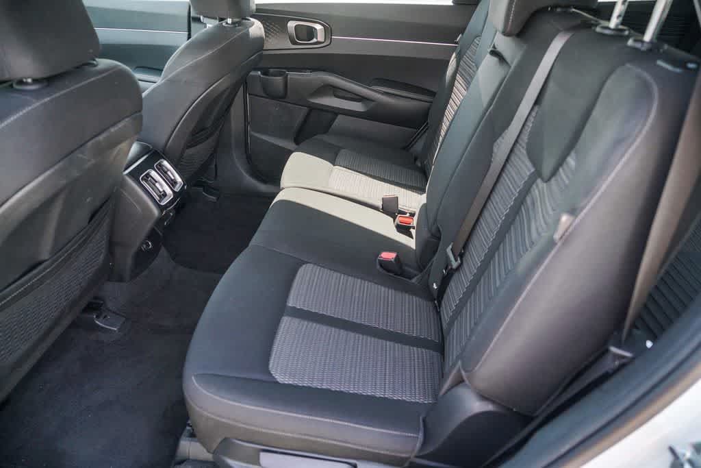 Used 2026 Kia Sorento LX FWD image 16