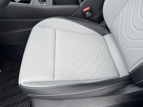 New 2025 Volkswagen Tiguan SE R-Line image 9