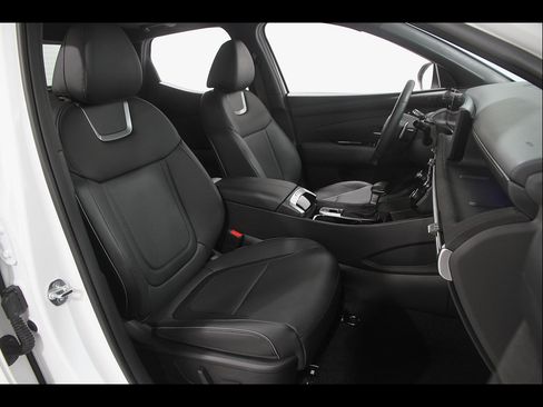 Used 2025 Hyundai Santa Cruz Limited AWD/4WD image 18