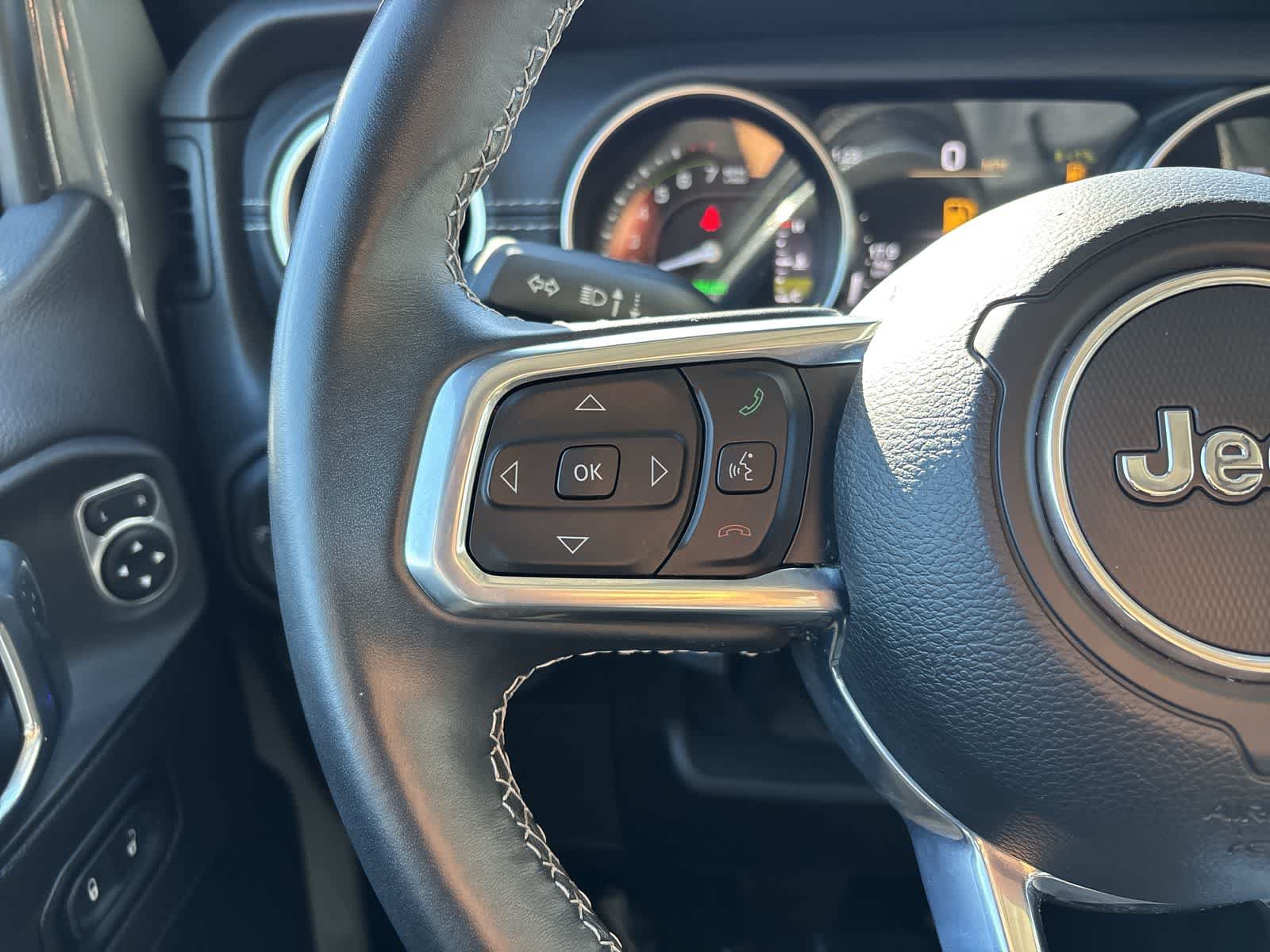 Used 2022 Jeep Wrangler Unlimited Sahara AWD/4WD image 11