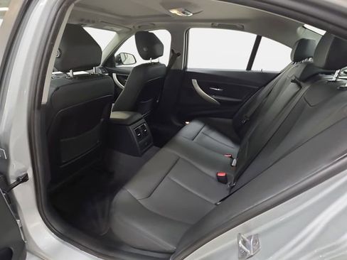 Used 2018 BMW 320i xDrive Sedan AWD/4WD image 12